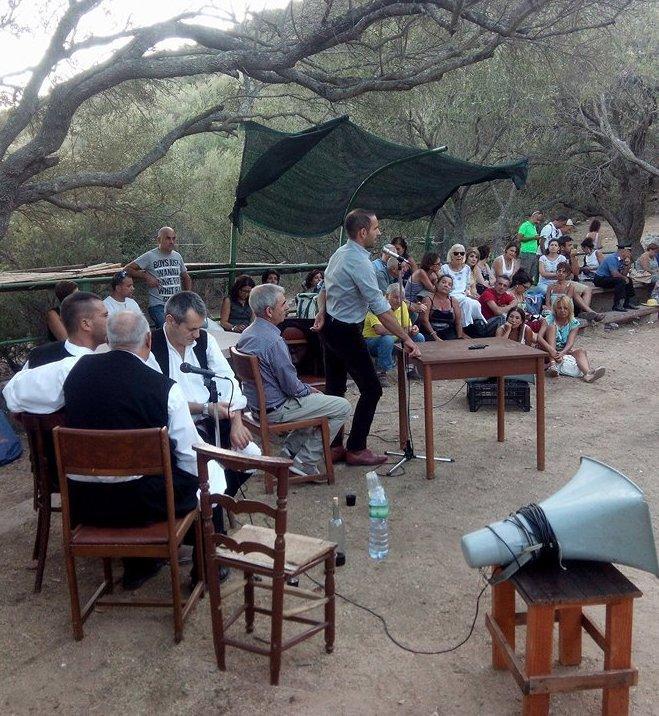 Jazz e poesia a manu tenta arte improvisada in Belchidda 