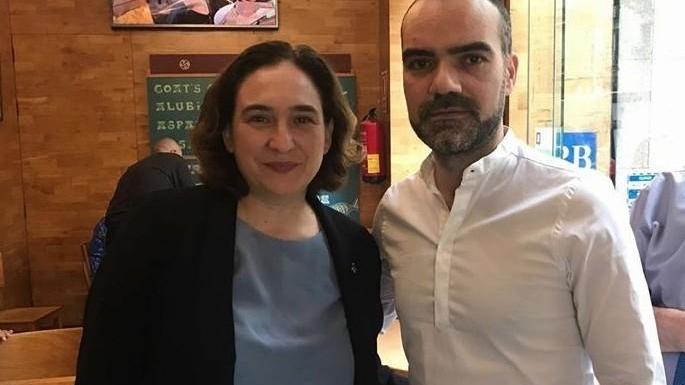 La sindaca di Barcellona Ada Colau con Gabriele Manunta