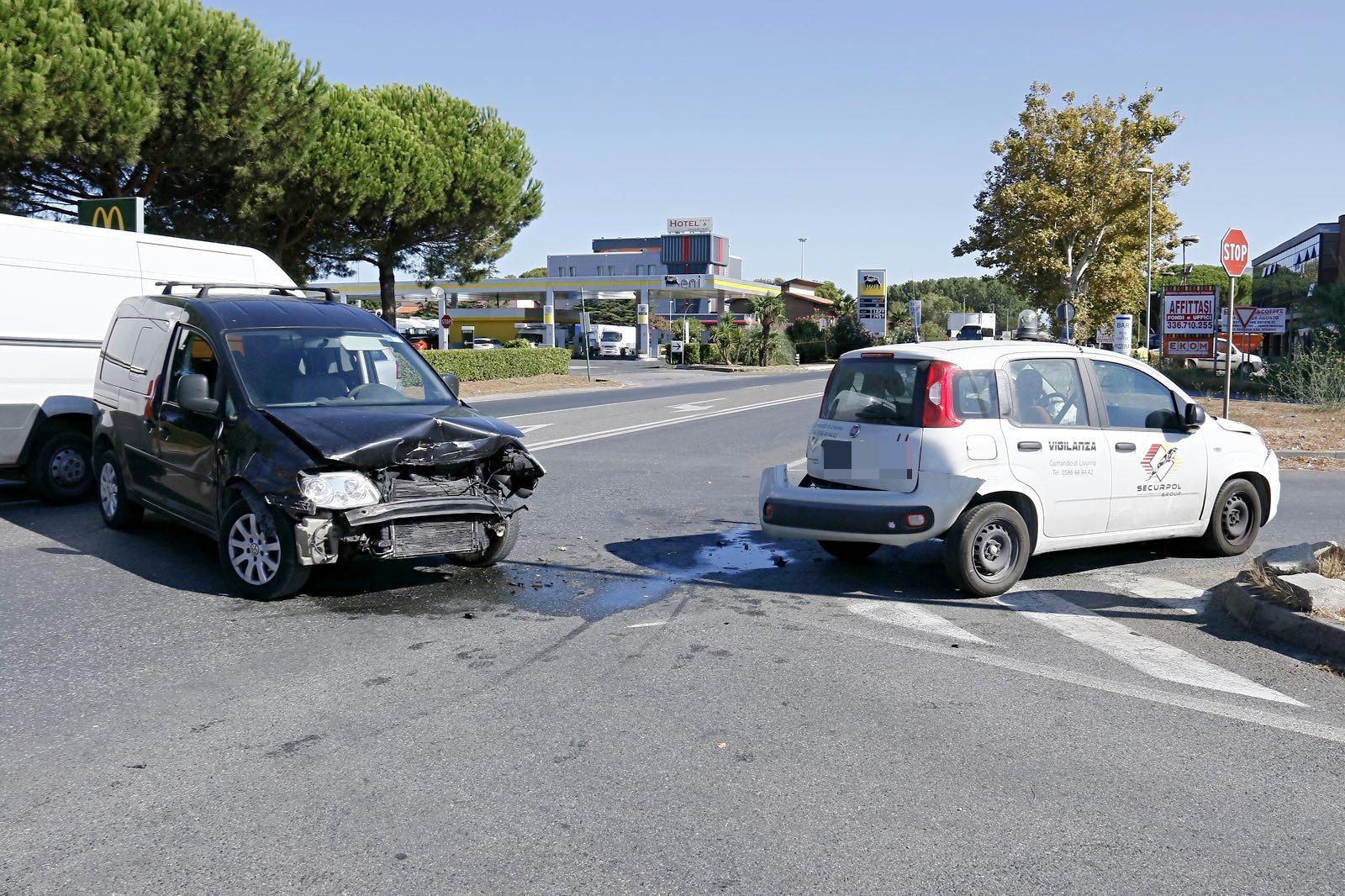Incidente con tre auto coinvolte a Stagno: un ferito