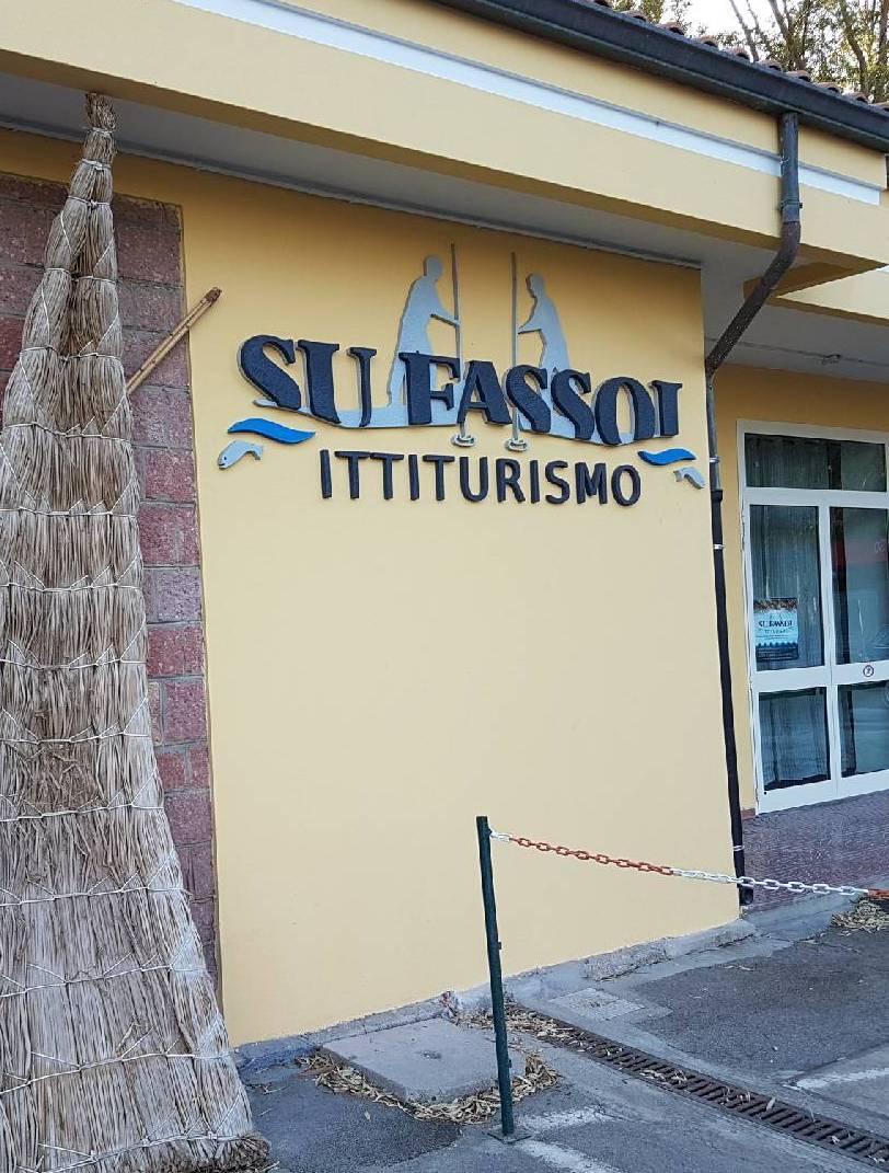 Santa Giusta, fuoco al furgone della coop 
