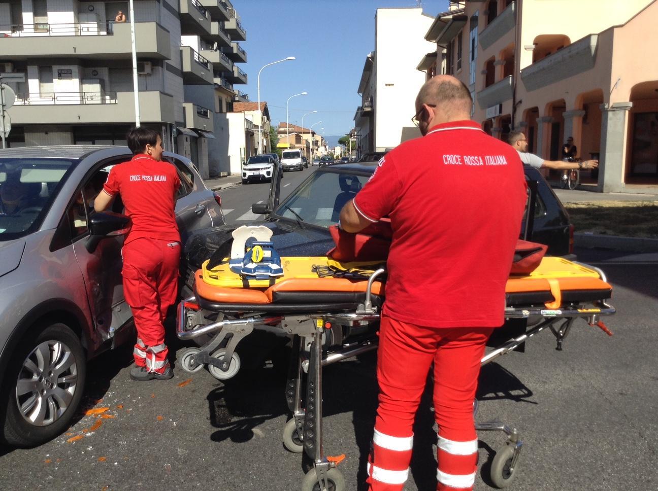 L'intervento della Croce rossa (foto Claudio Batavia)