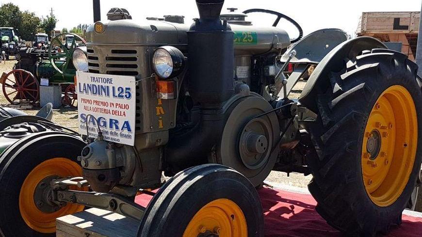 Acquistano un Landini, lo riparano e lo mettono in palio