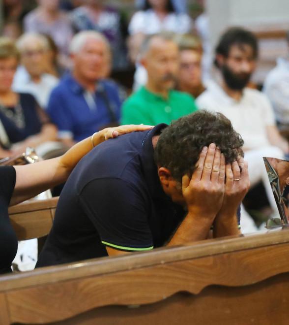 «Eri la mia ombra e forza E adesso non ci sei più» 