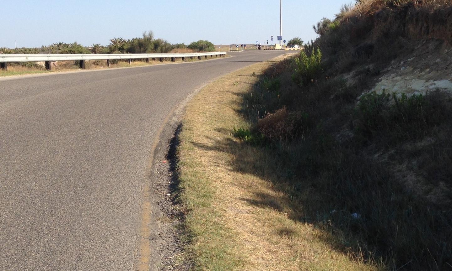 Solco sull’asfalto, pericolo a Balai