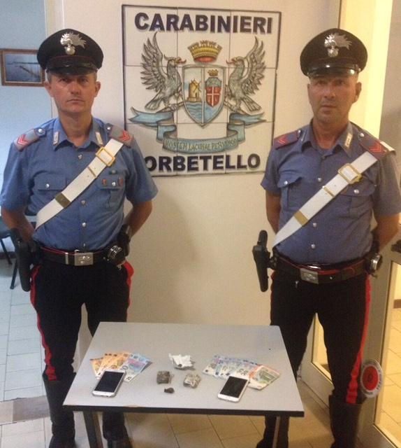 I carabinieri di Orbetello con la driga sequestrata