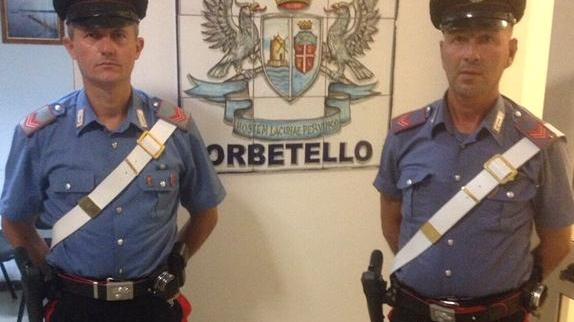 I carabinieri di Orbetello con la driga sequestrata