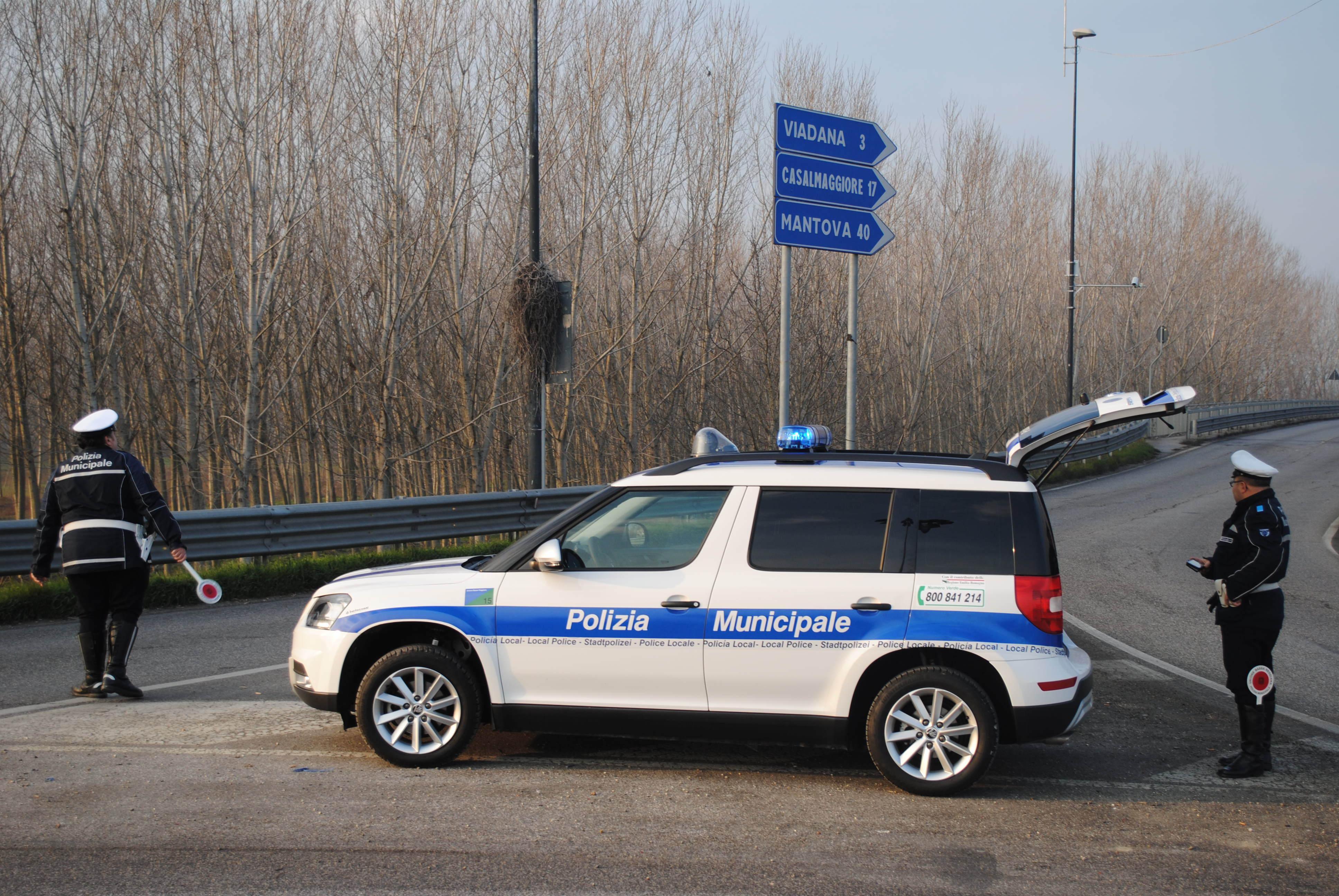 Brescello: derubano turista tedesca, denunciate due persone