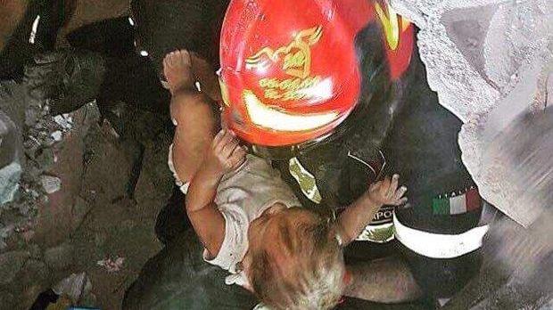 «Così abbiamo estratto i bimbi dai detriti che li soffocavano»