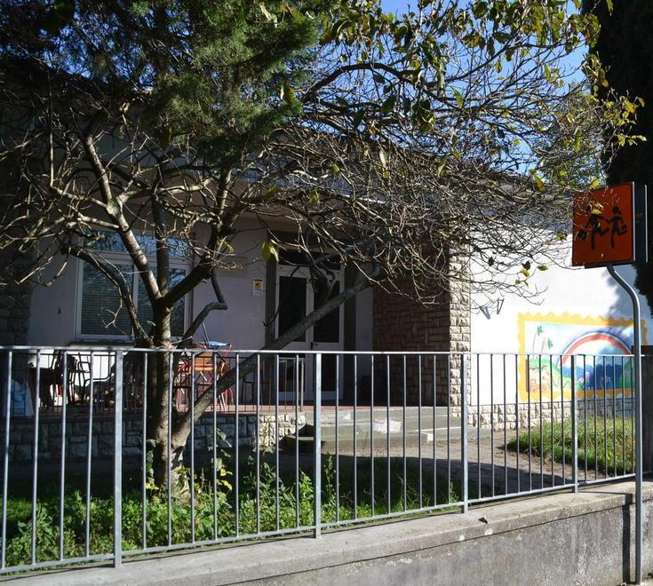 Raid notturno di vandali nella scuola di Tassignano 