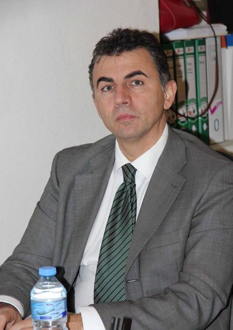 Vescovi: confronto pubblico col prete