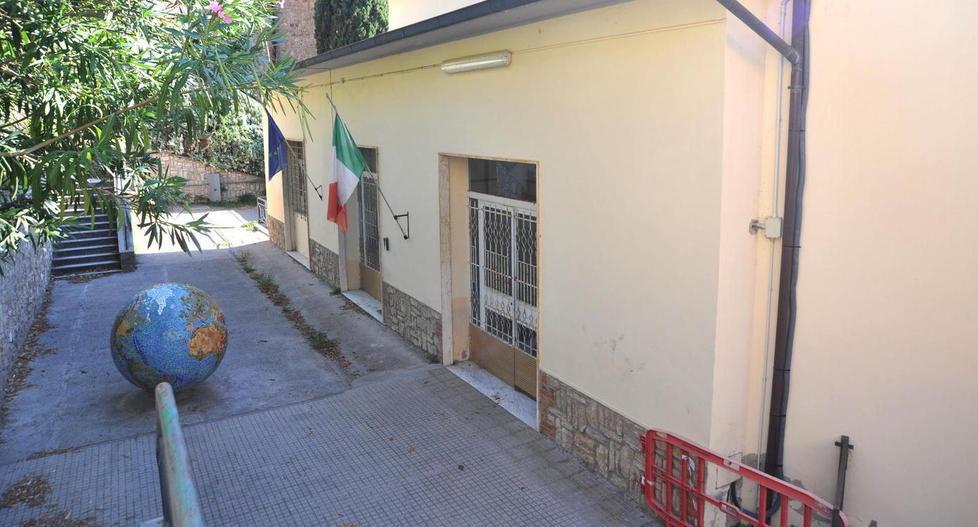 Scuola elementare inagibile Alunni trasferiti alle medie 