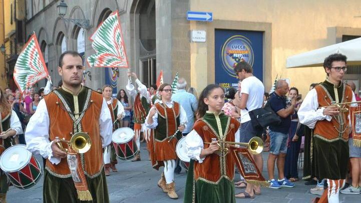 La storia e le tradizioni del territorio al centro del programma di sabato sera