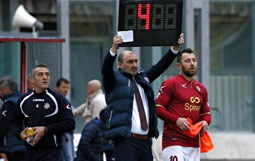Si cambia: possibili cinque sostituzioni a partita 