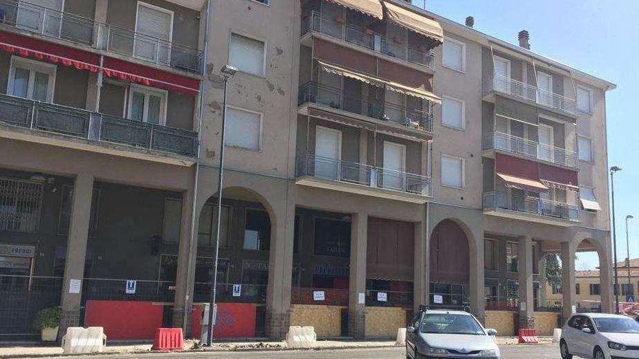 Piazza Repubblica, lavori in corso sul lato dei portici
