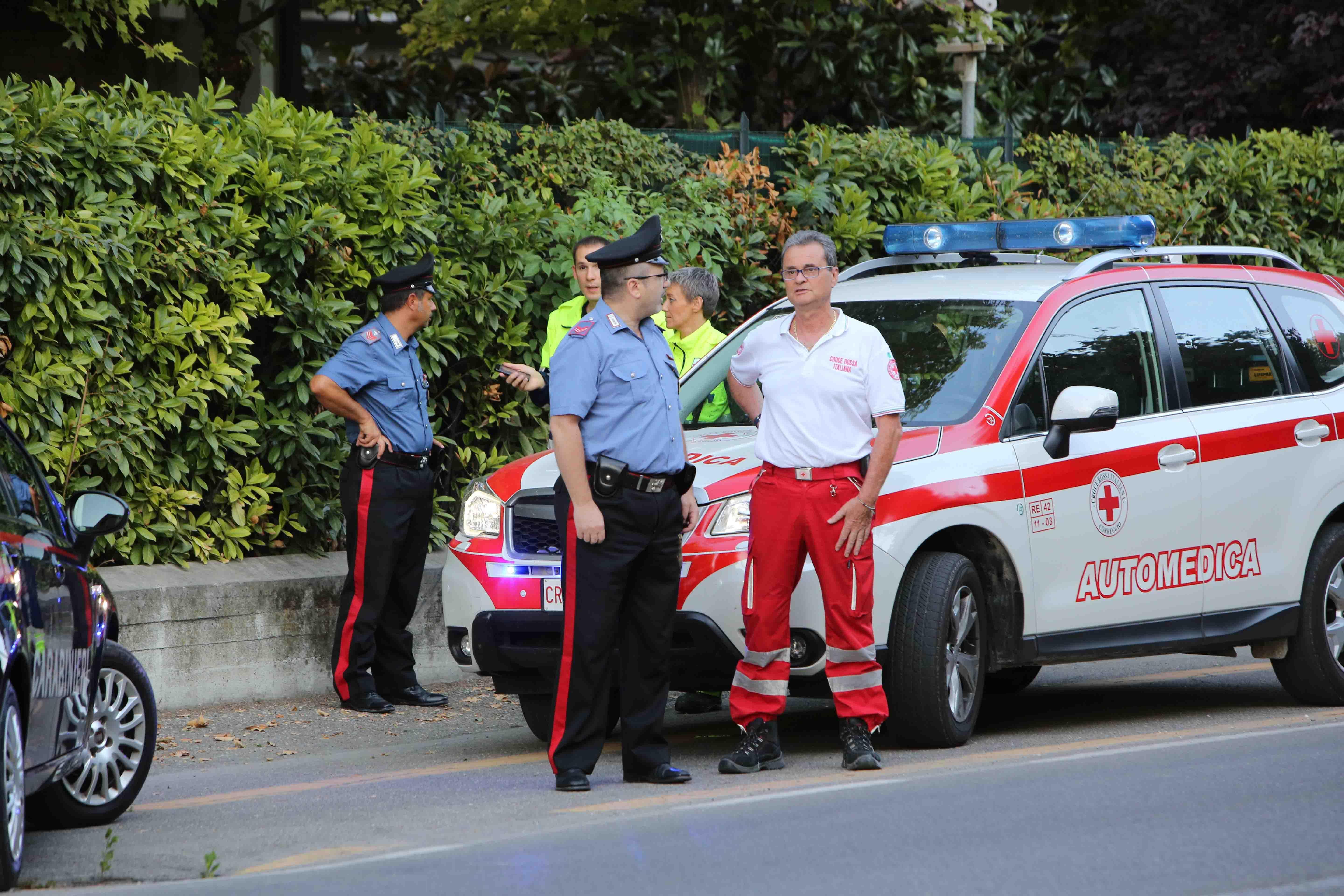 Correggio, giardiniere schiacciato da un albero: è gravissimo 