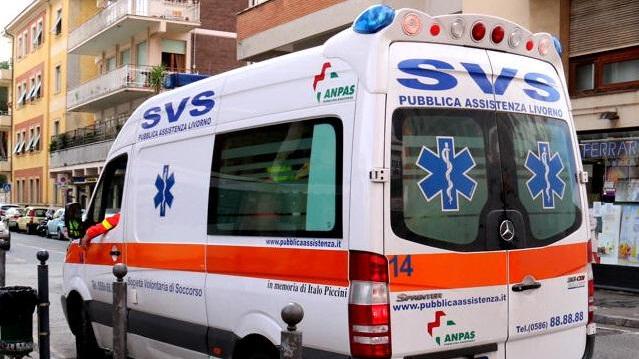 Lite alla Rotonda, anziano colpito alla testa con una zuccheriera