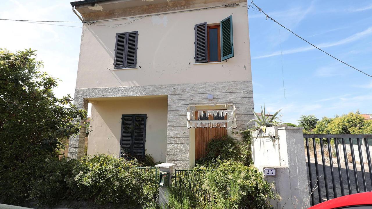 La casa occupata abusivamente dal tunisino (foto Agenzia Carlo Sestini)