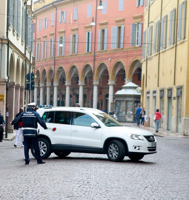 «Pedonalizzare via Emilia? Chiediamolo alla città» 