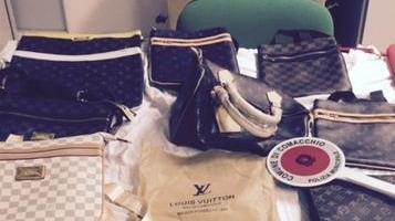 Sequestrati abiti e accessori con marchi falsi