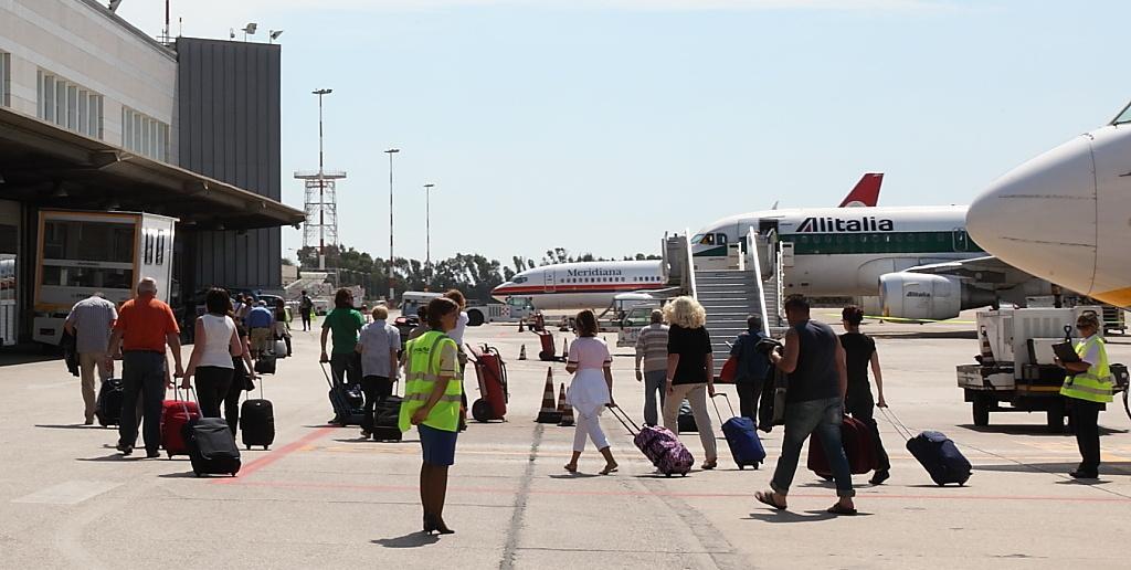 Nella Riviera del corallo è l’estate dei voli charter 