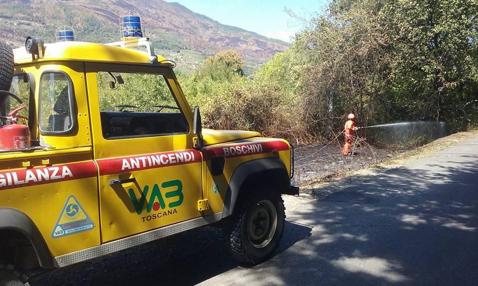 Le fiamme in via Bicchieraia a Montemurlo