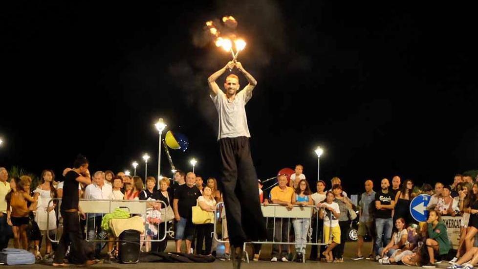 Pirati, musica e trampolieri: sabato 26 esplode la festa a Marina di Massa