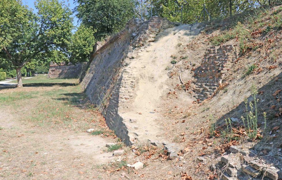 I varchi per aggirare il cancello