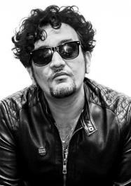 Tim Arnold a Ferrara con il suo Brit-Pop nato per le vie di Soho