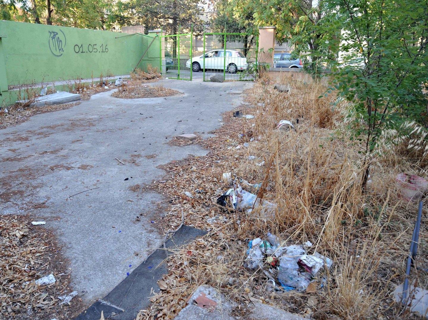 Una discarica in via Gennargentu 