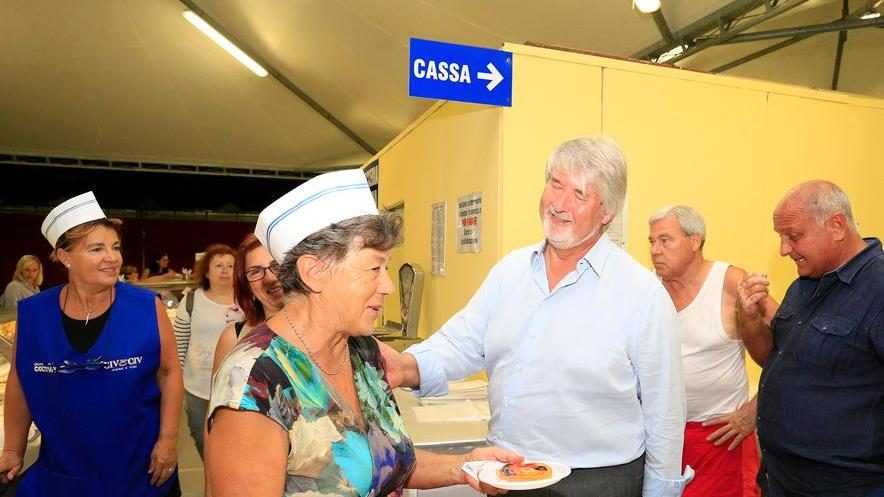 Modena, il ministro Poletti: «Con gli sgravi ripartiranno le assunzioni»
