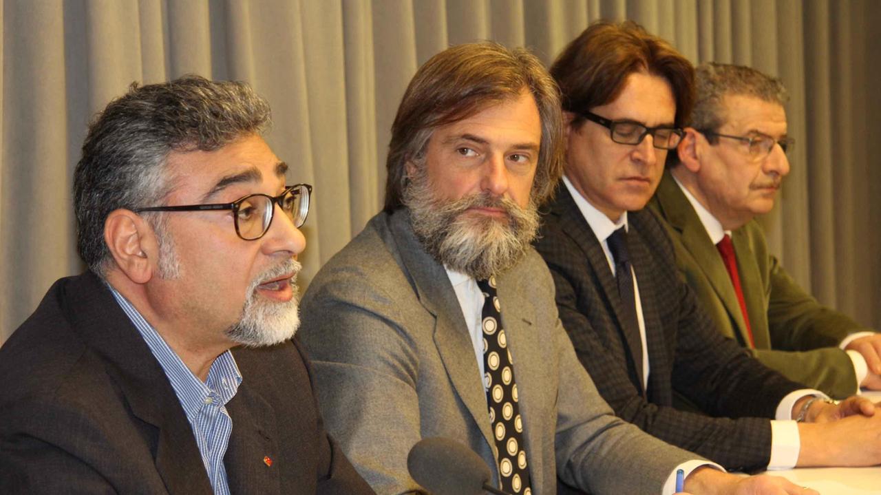 Brezzo, Cavicchi, Bettazzi e Belli in rappresentanza di Filctem Cgil, Confindustria Toscana Nord (sezione moda) Cna e Confartigianato per la firma del protocollo sulla sicurezza