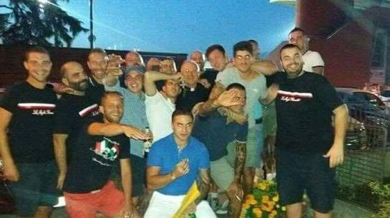 Il gruppo dei supporter con il vescovo Italo Castellani