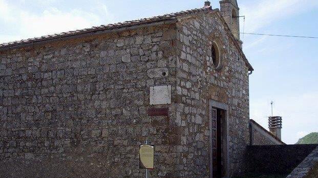 La chiesina del matrimonio (da wikipedia credit Matteo Vinattieri)