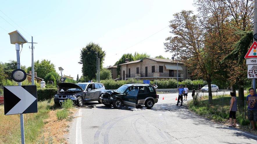Modena, nuovo incidente a Portile «È una curva maledetta»