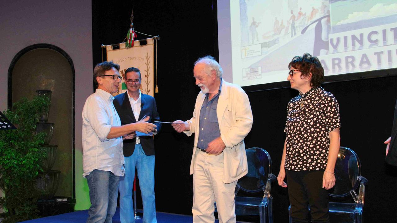 Gianfranco Calligarich premiato dal carrista Alessandro Avanzini