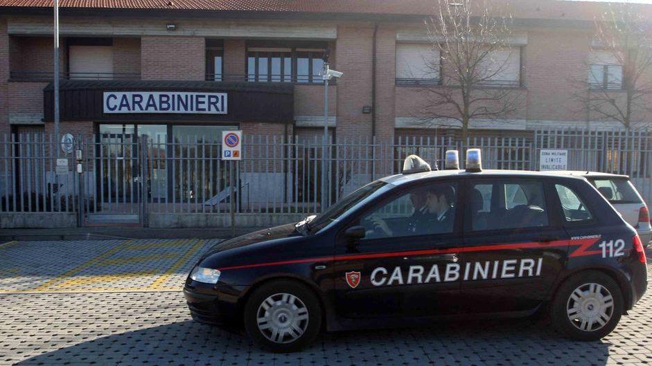 Furto nel parcheggio del cimitero, topi d’auto denunciati