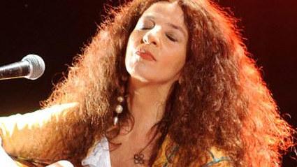 Teresa canta Pino A Porto Rotondo l’anima di Napoli