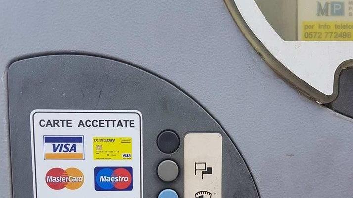 Parcheggiare a Montecatini è più facile: si paga anche con bancomat e carta di credito
