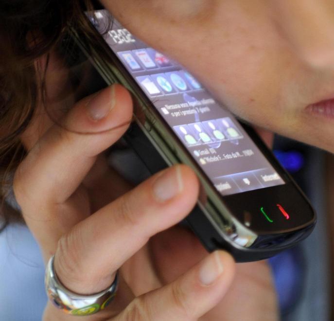 Sms compromettenti: così il giovane playboy ricattava la 50enne 