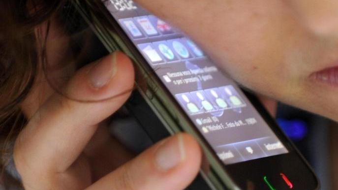 Sms compromettenti: così il giovane playboy ricattava la 50enne