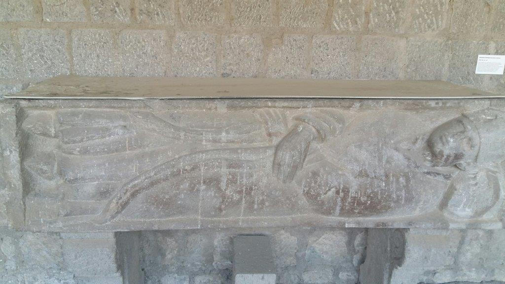 Il presunto sarcofago dell'arcivescovo Ruggieri