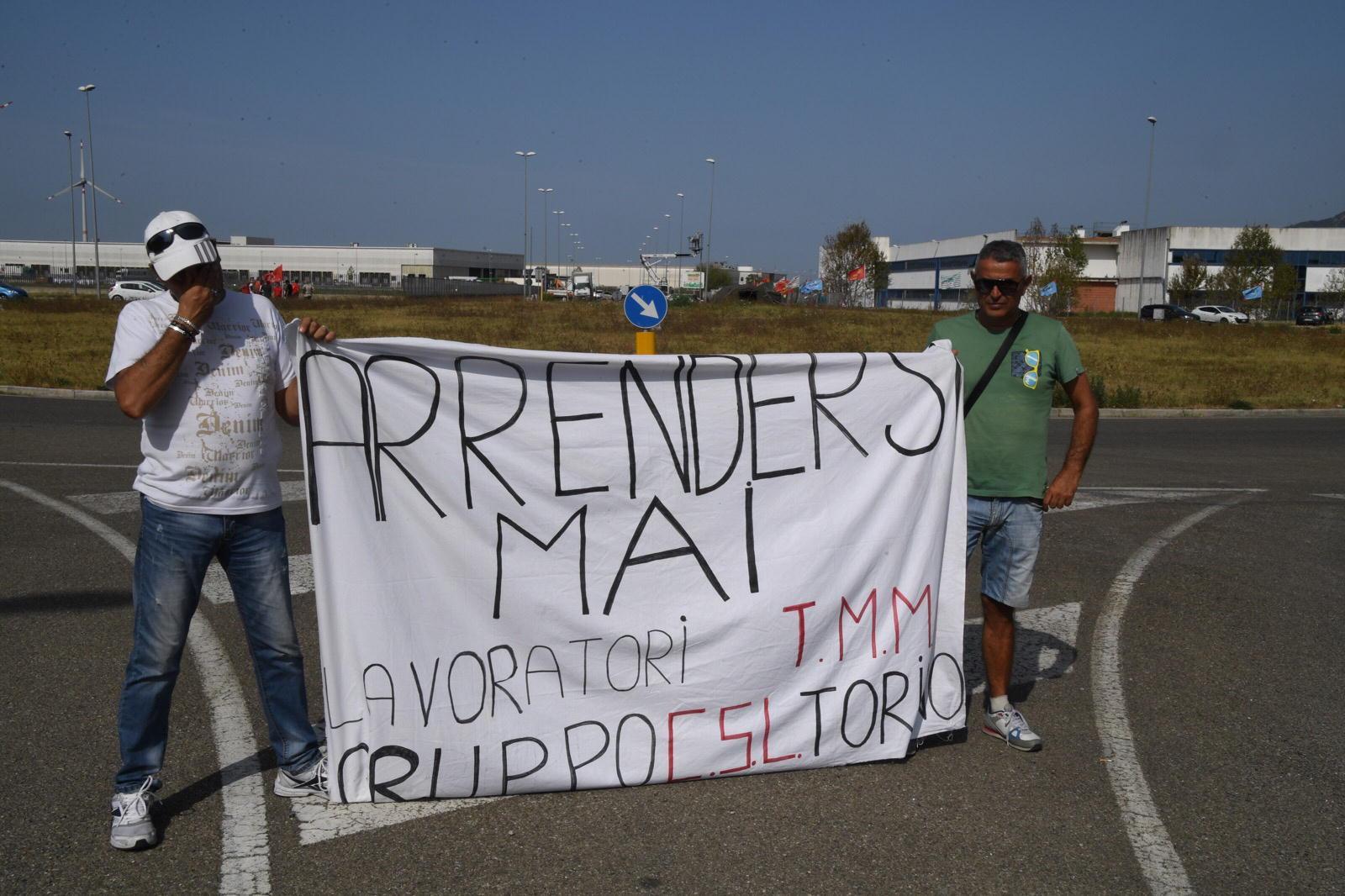 La protesta dei lavoratori della Tmm