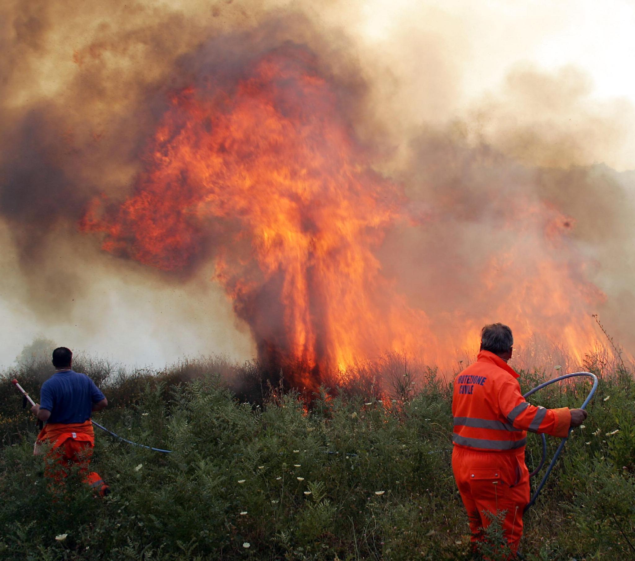 Ancora una giornata difficile per l'apparato antincendio