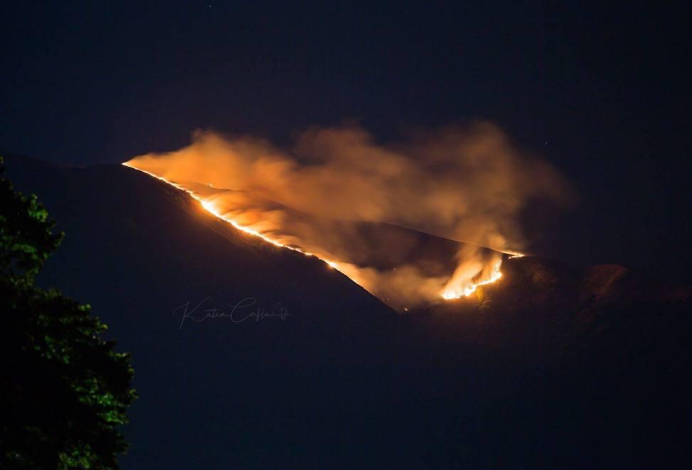 Allerta incendi senza fine: «Vietato accendere fuochi» 