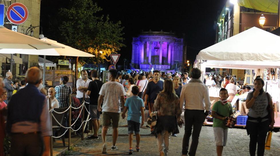 Fiera di Settembre, si parte musica balli e sfida del panino