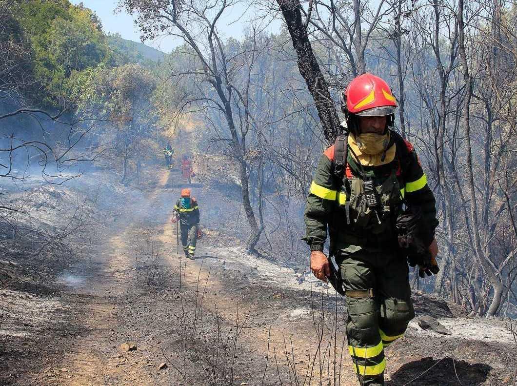 L’incendio per nascondere un furto d’auto 