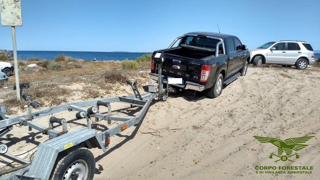 Auto sulle dune, i proprietari sono stati sanzionati dal corpo forestale