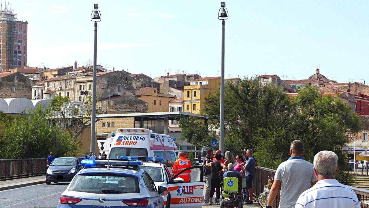 Sassari, stava per buttarsi da Ponte Rosello: salvato dai passanti