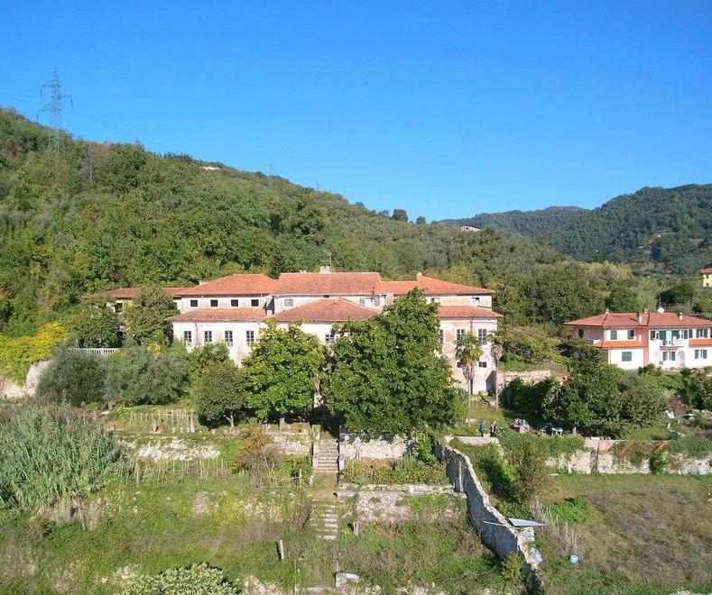 Villa Del Medico svela i suoi tesori e va su Facebook 