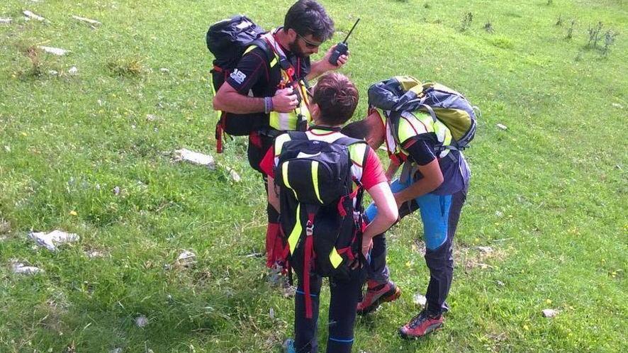 Escursionista scalzo si ferisce ad un piede